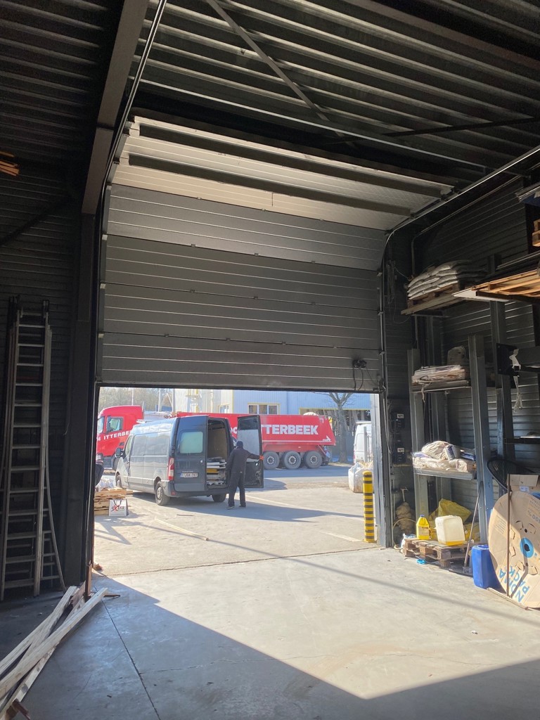 A LOUER - WAUTHIER-BRAINE - ENTREPOT + BUREAUX