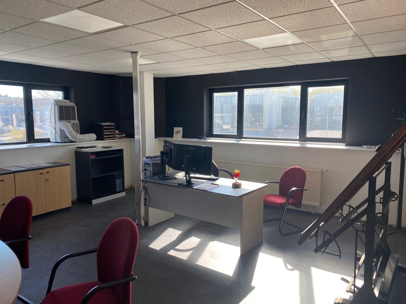 A LOUER - WAUTHIER-BRAINE - ENTREPOT + BUREAUX