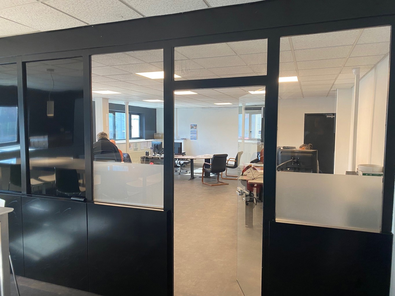 A LOUER - WAUTHIER-BRAINE - ENTREPOT + BUREAUX