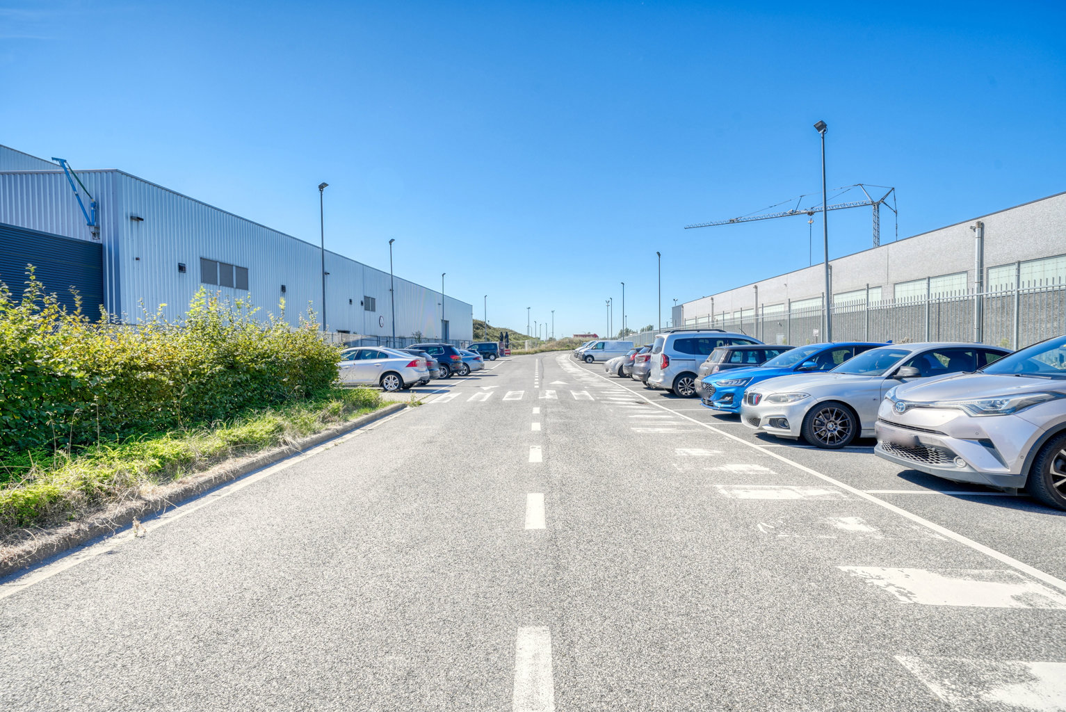 A LOUER - P.A.E Heppignies - immeuble industriel