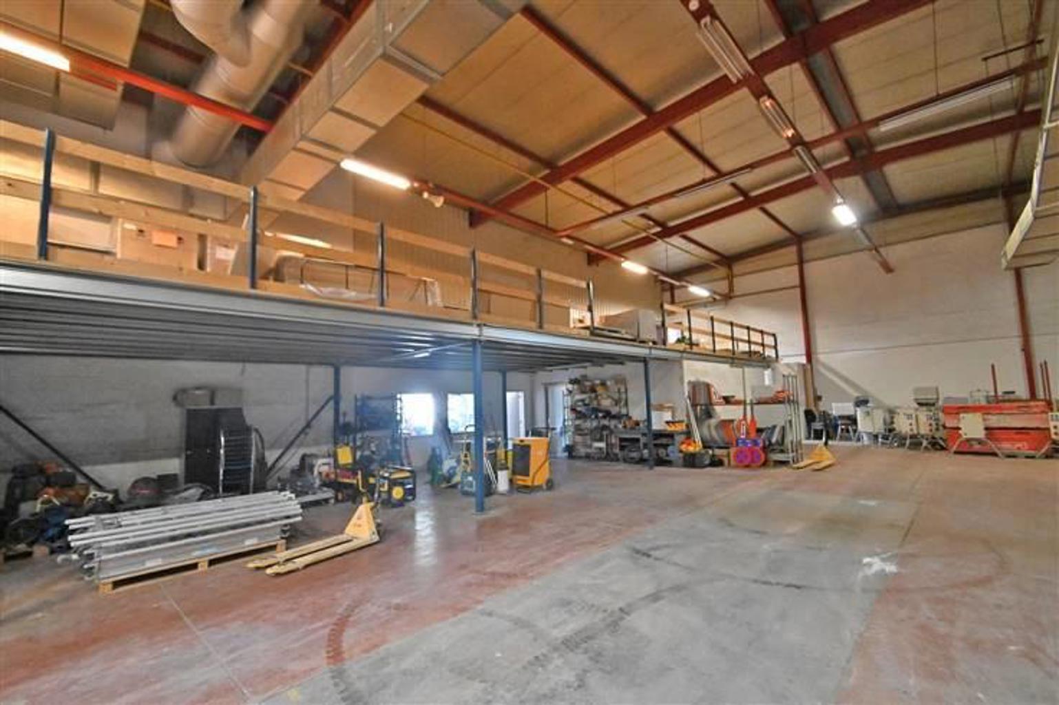 A LOUER - P.A.E Jumet - immeuble industriel