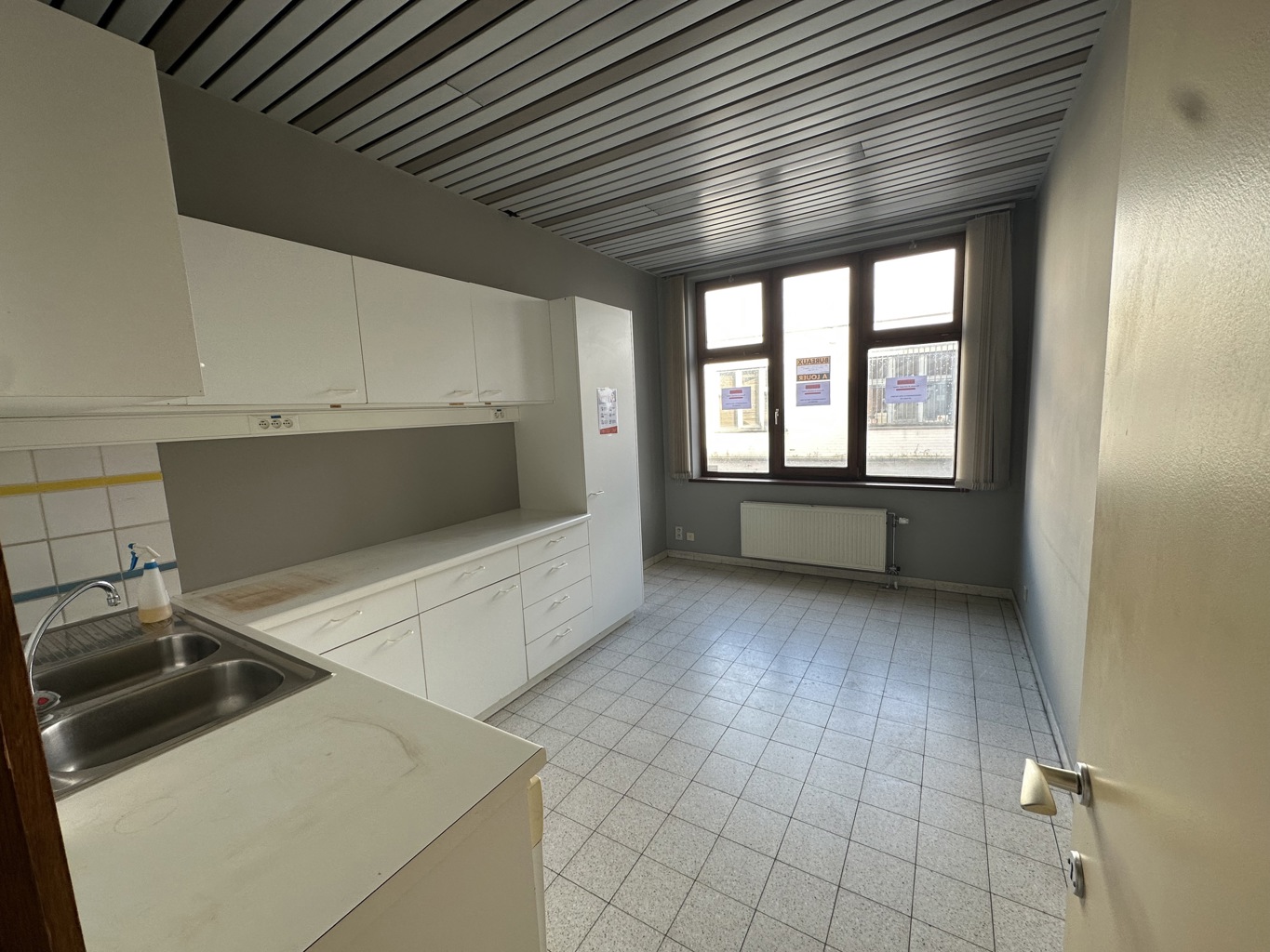 Industrieel gebouw te huur <br> 1400 - Nivelles