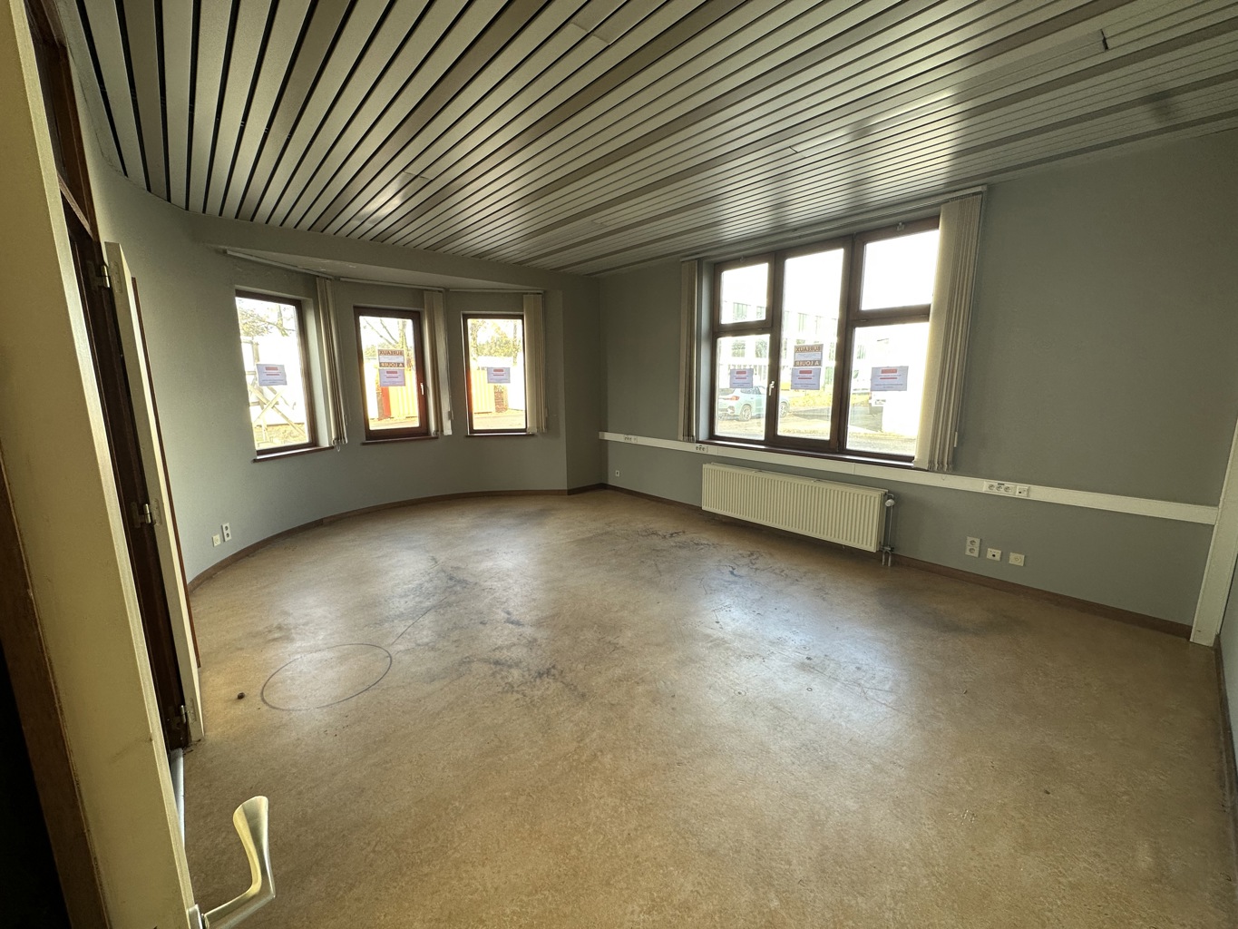 Industrieel gebouw te huur <br> 1400 - Nivelles