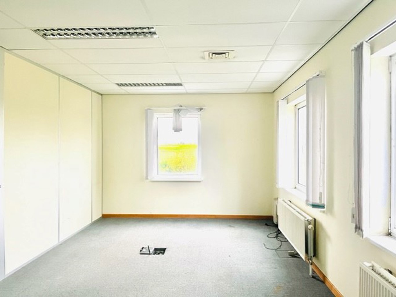 TO LET - OFFICE BUILDING - ZAVENTEM - 3.000 EUR/MONTH
