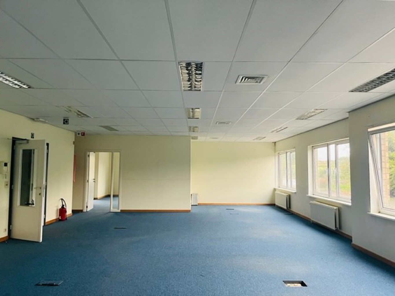 TO LET - OFFICE BUILDING - ZAVENTEM - 3.000 EUR/MONTH
