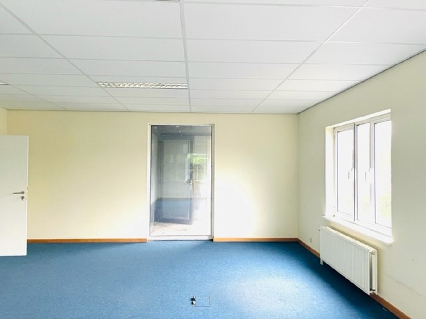 TO LET - OFFICE BUILDING - ZAVENTEM - 3.000 EUR/MONTH
