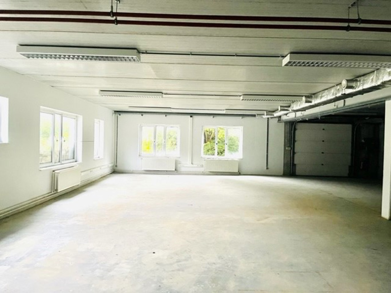 TO LET - OFFICE BUILDING - ZAVENTEM - 3.000 EUR/MONTH