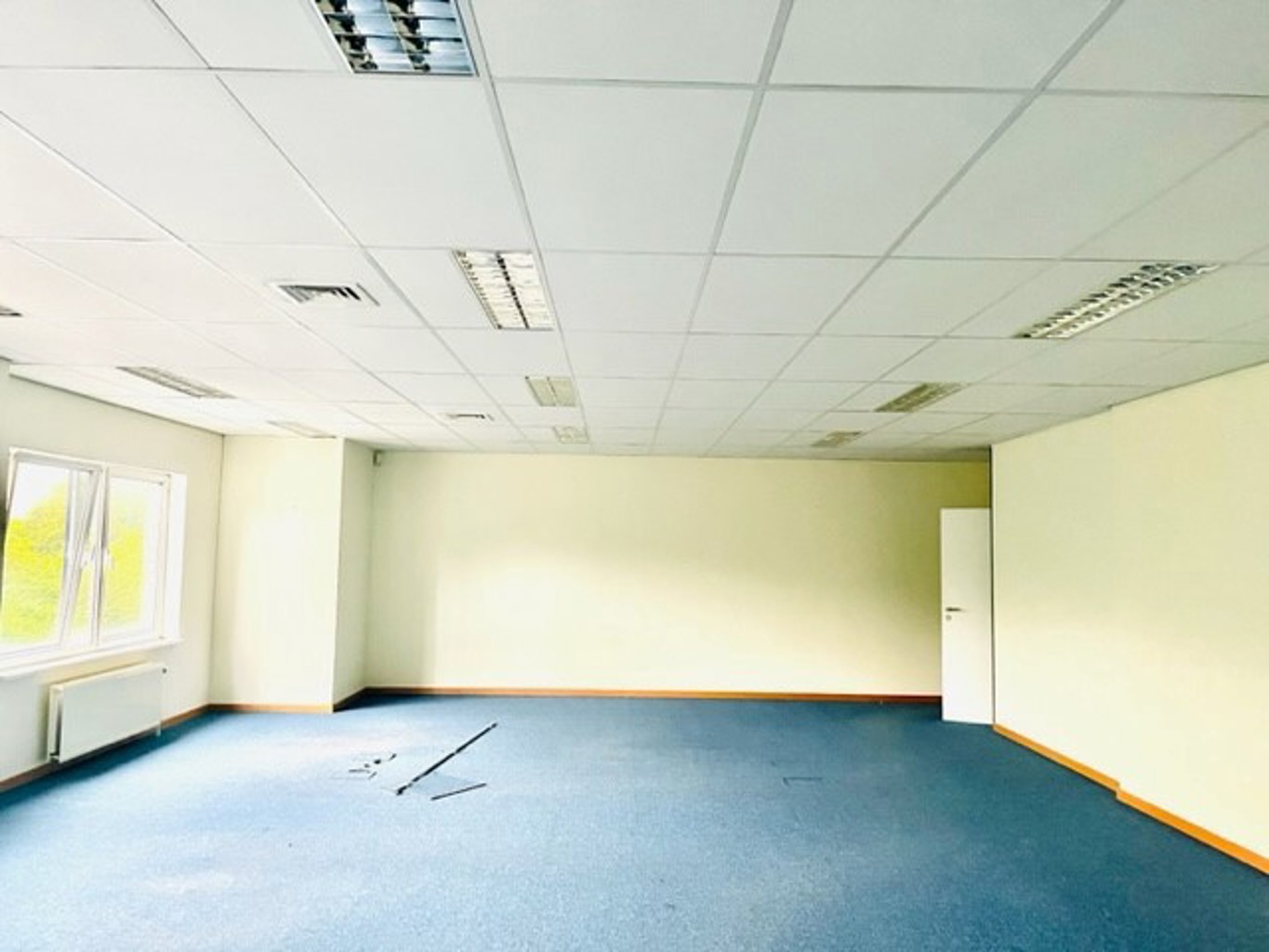 TO LET - OFFICE BUILDING - ZAVENTEM - 3.000 EUR/MONTH