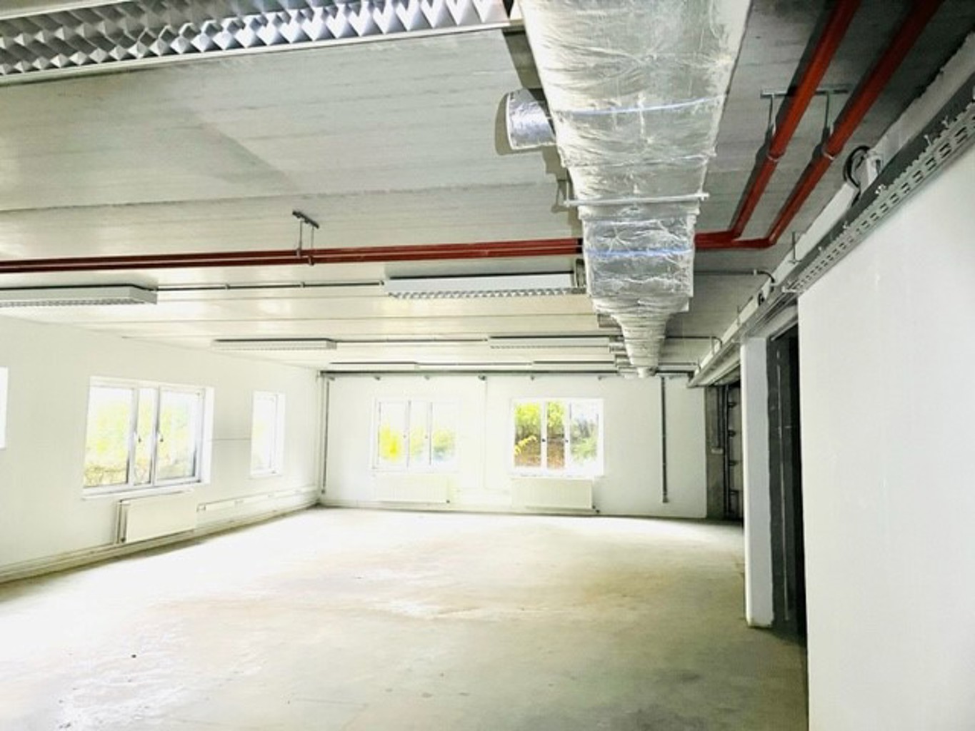 TO LET - OFFICE BUILDING - ZAVENTEM - 3.000 EUR/MONTH