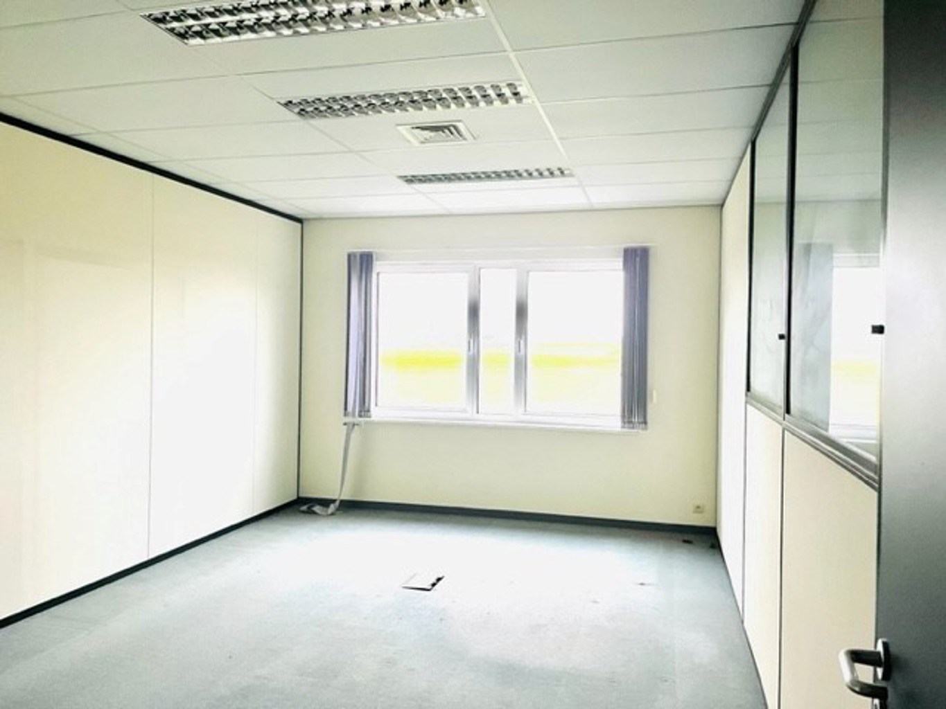 TO LET - OFFICE BUILDING - ZAVENTEM - 3.000 EUR/MONTH