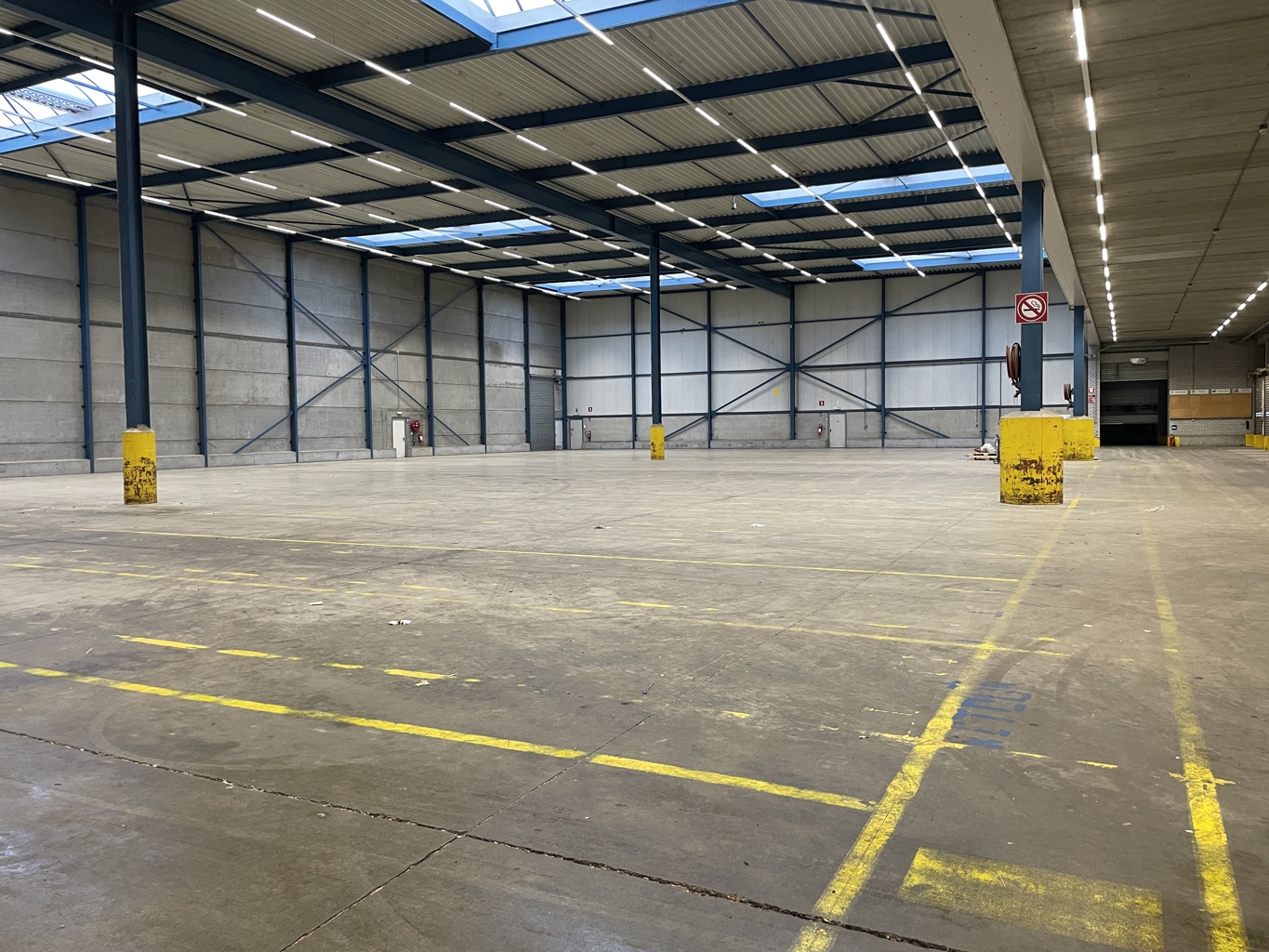 A LOUER ENTREPÔT A GENK