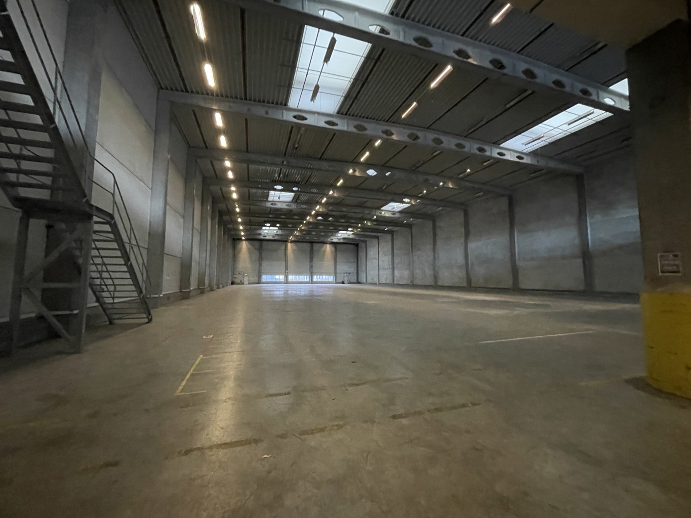 A LOUER ENTREPÔT A GENK