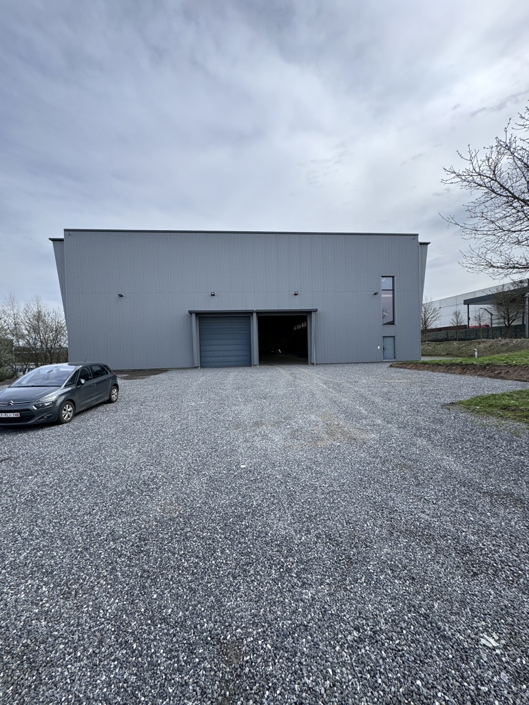 A LOUER - Vaux-Chavanne (Manhay) - Immeuble semi-industriel