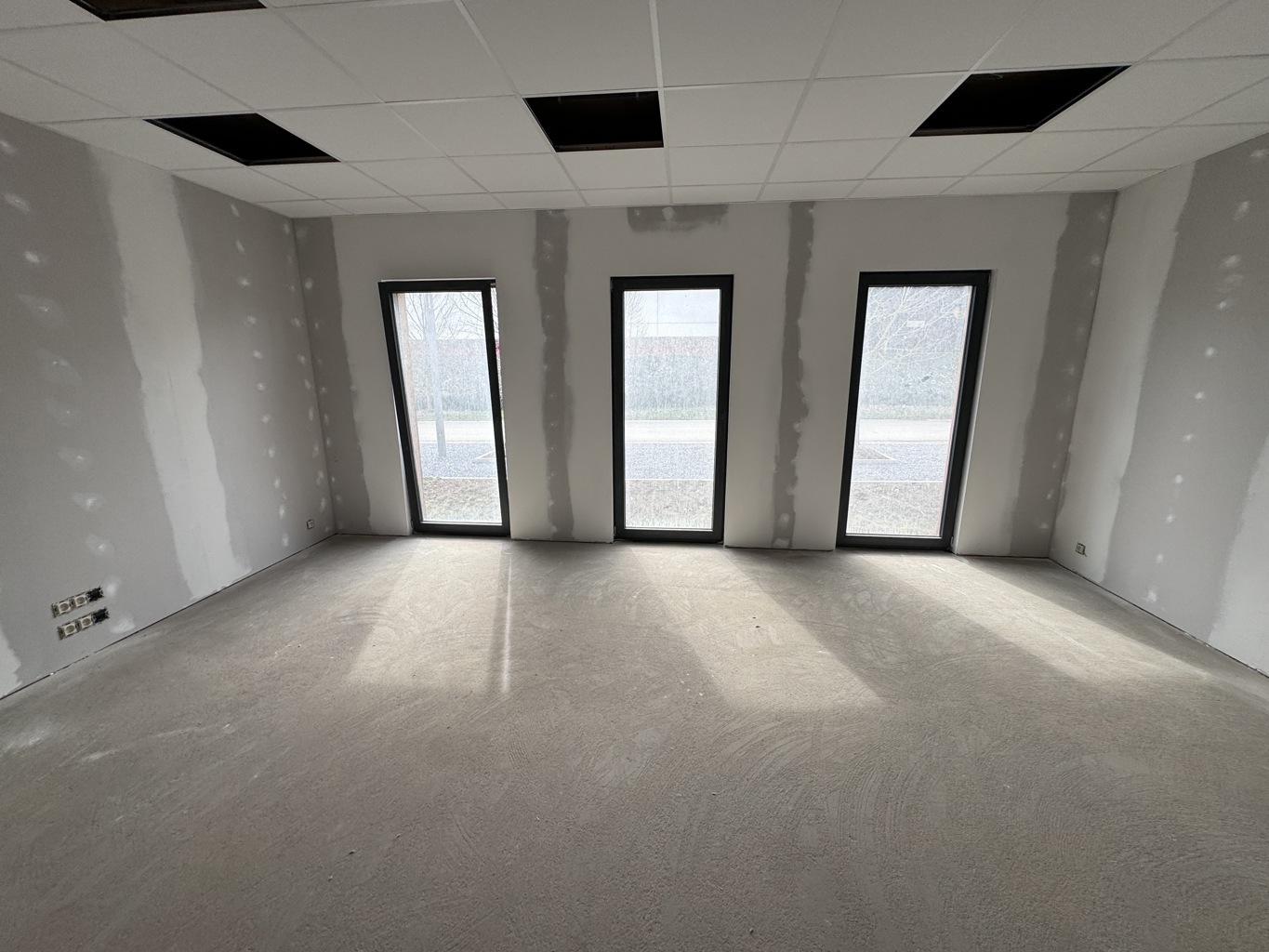 A LOUER - Vaux-Chavanne (Manhay) - Immeuble semi-industriel