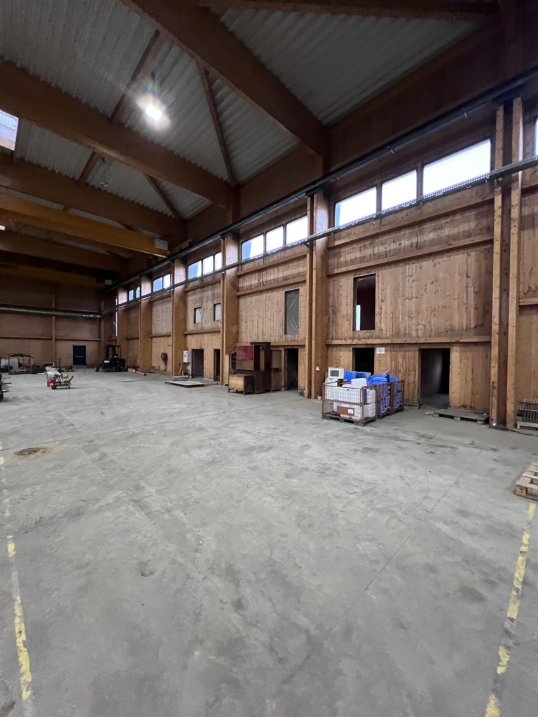 A LOUER - Vaux-Chavanne (Manhay) - Immeuble semi-industriel