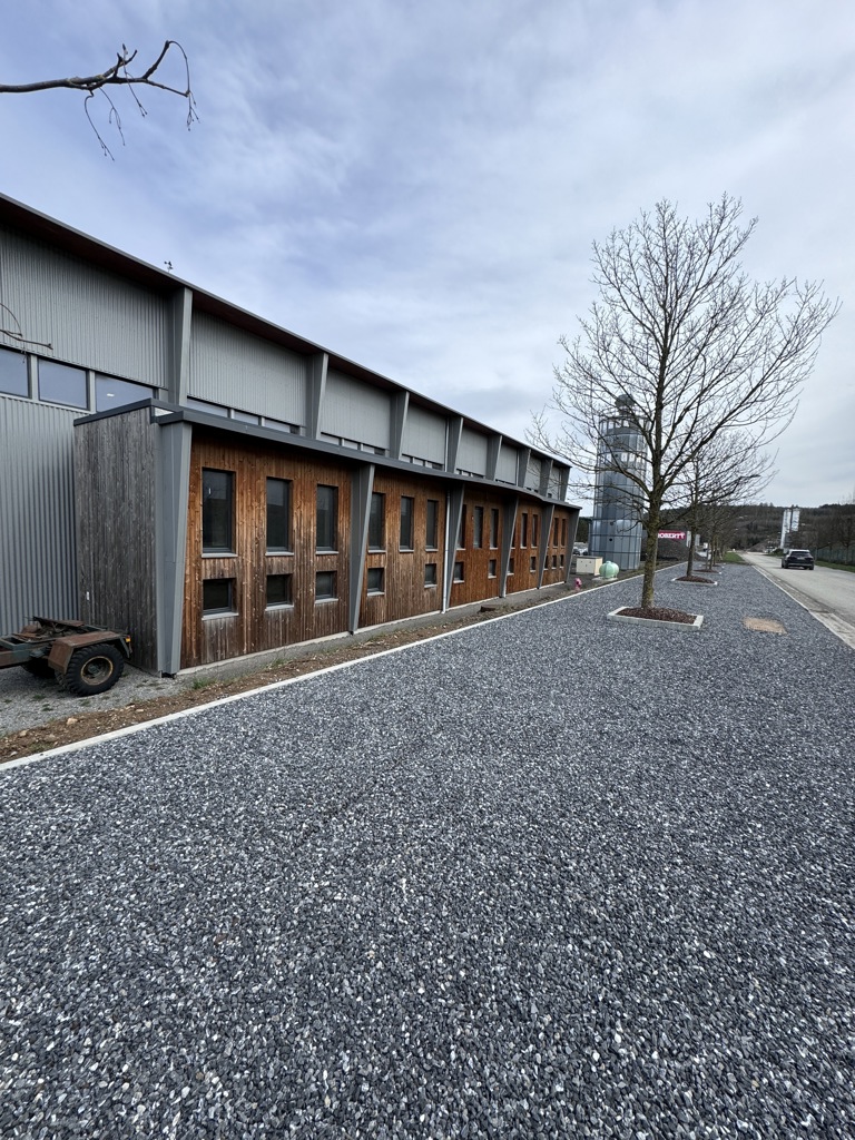 A LOUER - Vaux-Chavanne (Manhay) - Immeuble semi-industriel