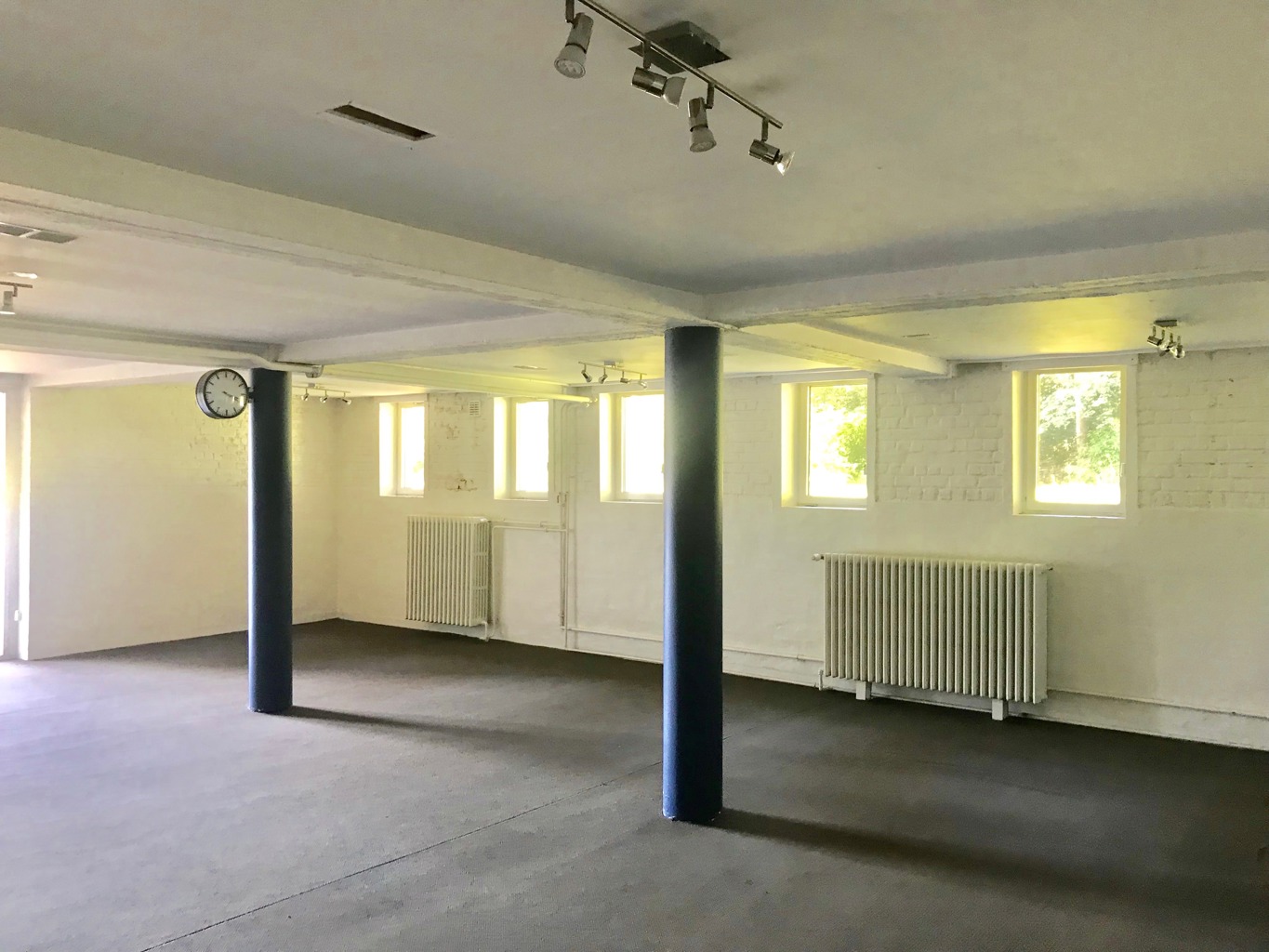 TO SEL - OFFICES - OVERIJSE (at the entrance of Brussels)