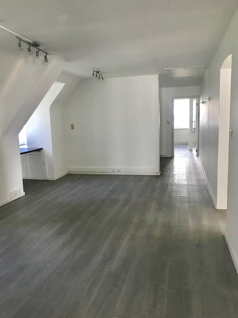 TO SEL - OFFICES - OVERIJSE (at the entrance of Brussels)