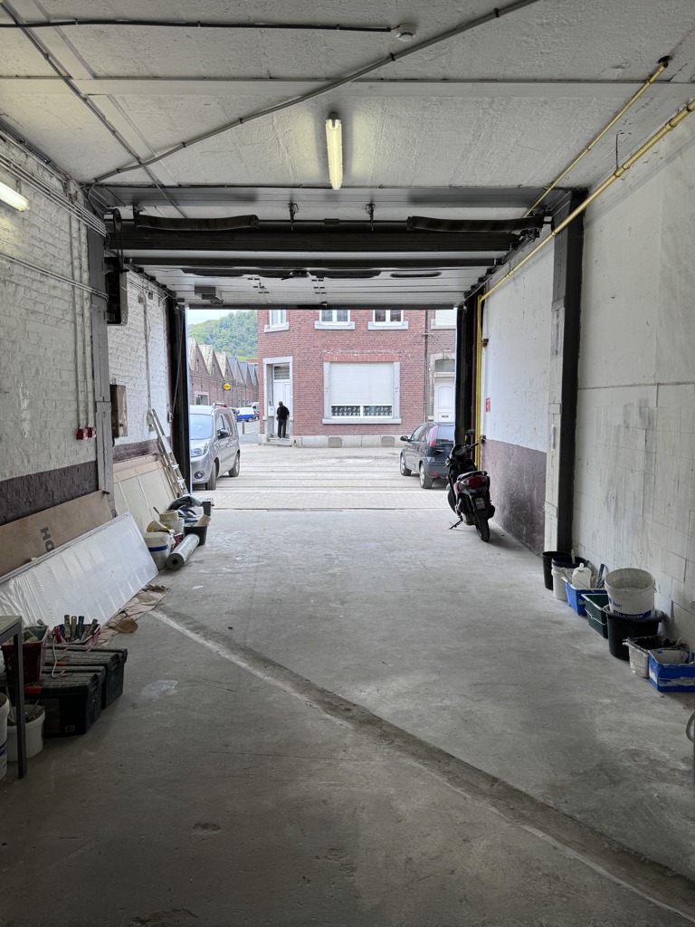 TE KOOP - Sclessin (Lg) - Semi-industrieel gebouw + woning