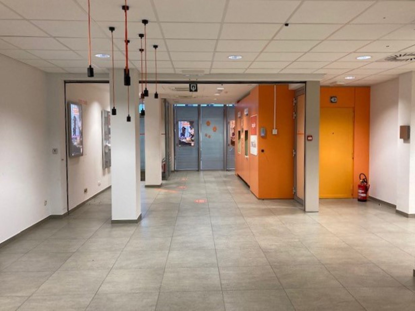 TE KOOP - KANTOREN / COMMERCIELE HANDELSRUIMTE - MOL