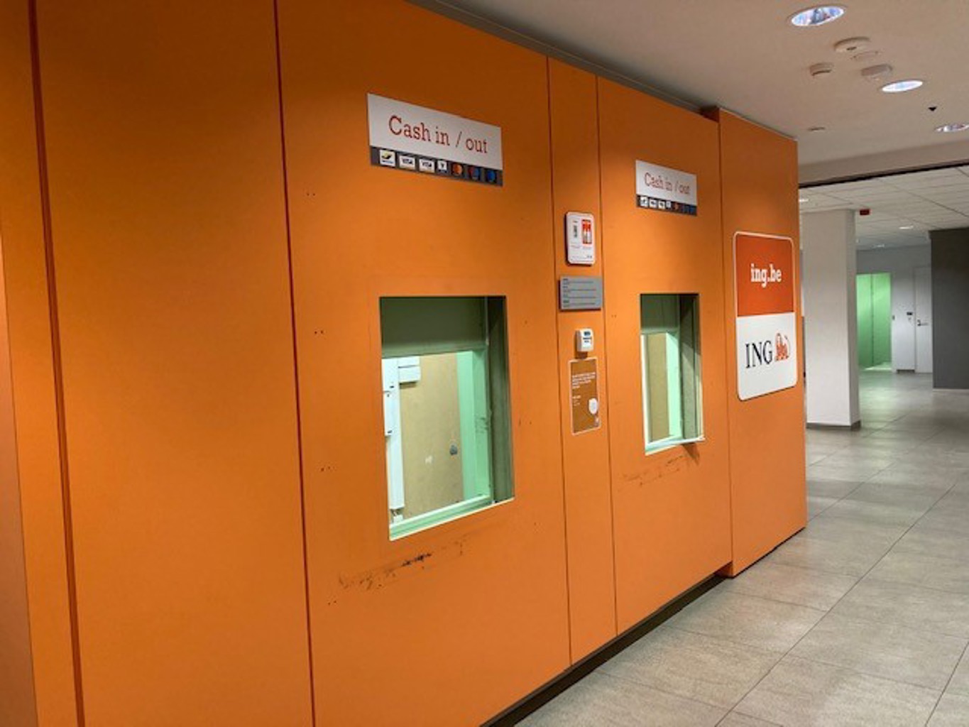 TE KOOP - KANTOREN / COMMERCIELE HANDELSRUIMTE - MOL