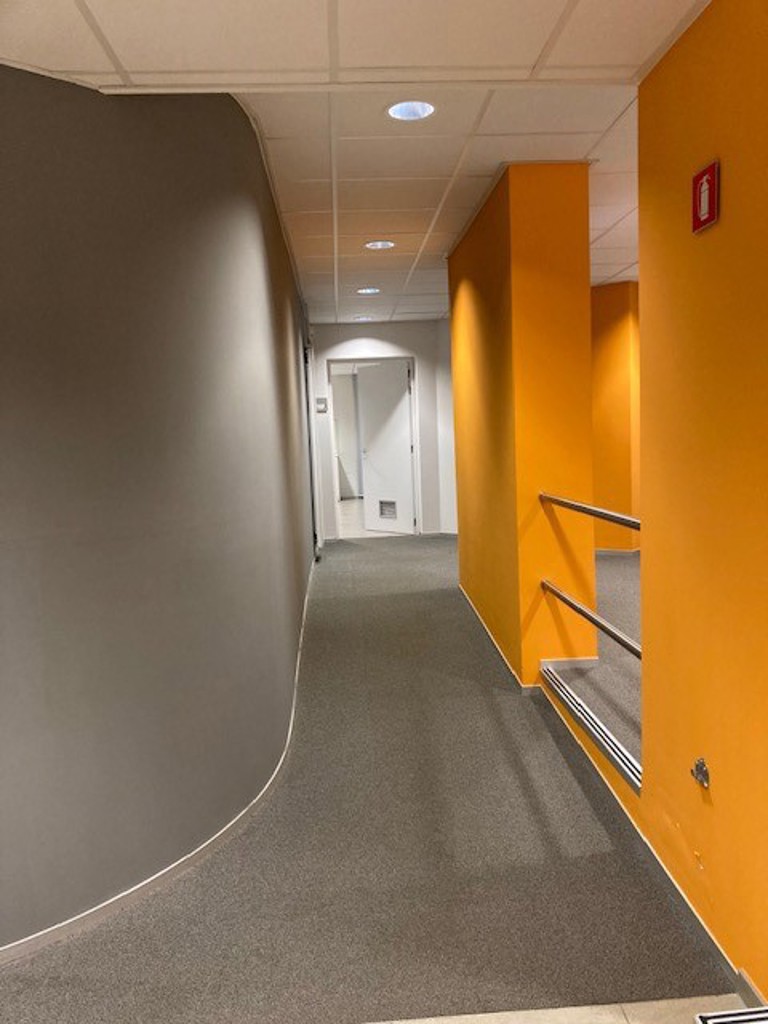 TE KOOP - KANTOREN / COMMERCIELE HANDELSRUIMTE - MOL