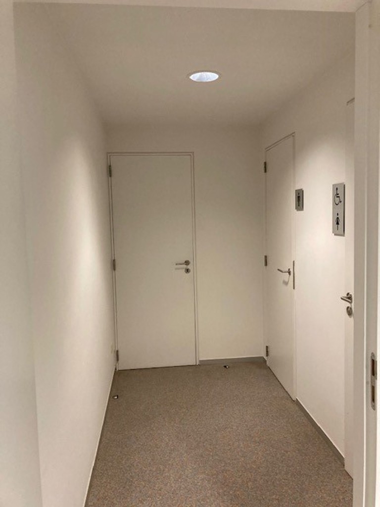 TE KOOP - KANTOREN / COMMERCIELE HANDELSRUIMTE - MOL