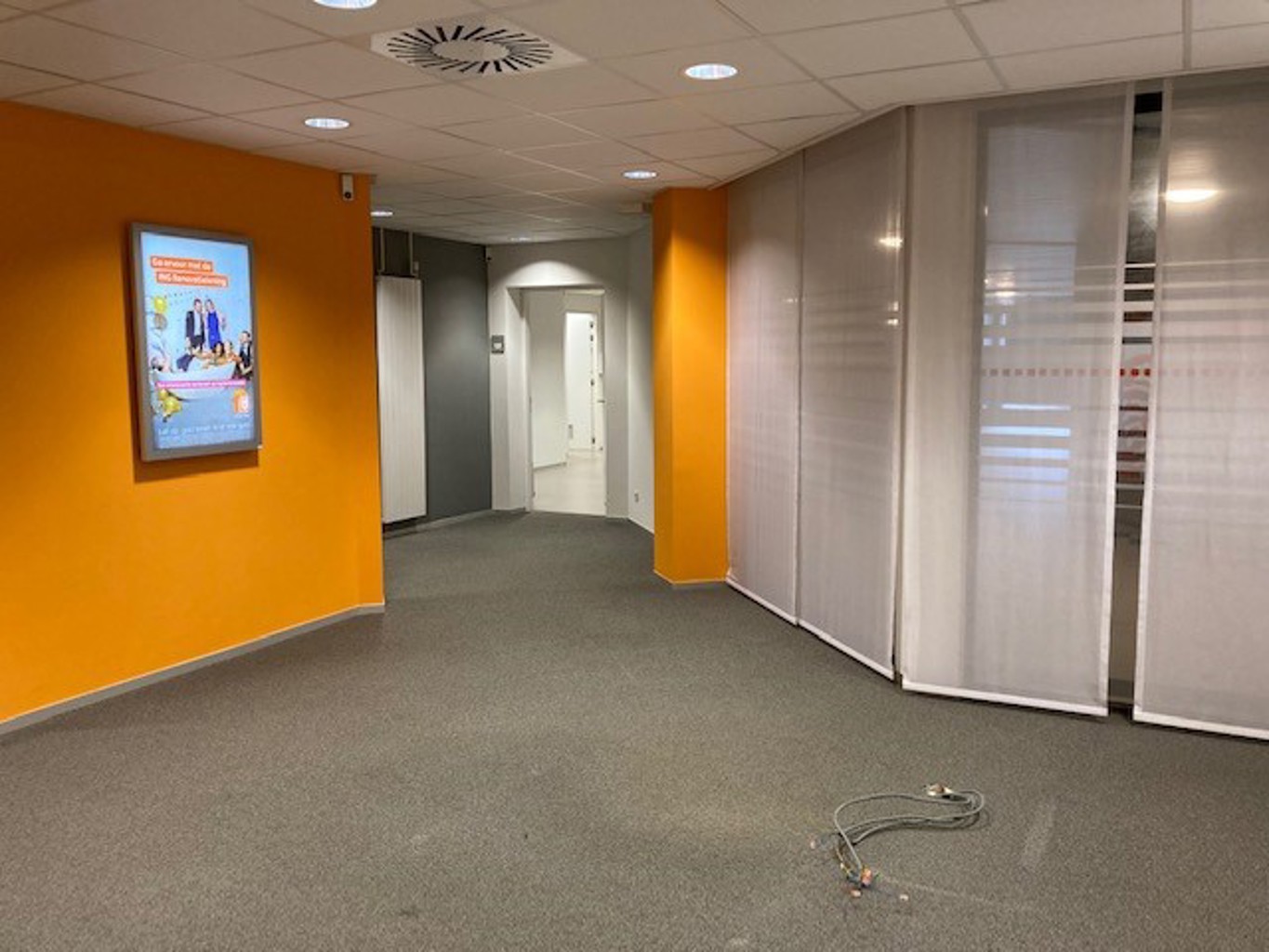 TE KOOP - KANTOREN / COMMERCIELE HANDELSRUIMTE - MOL