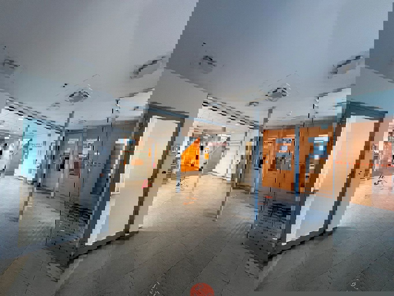 TE KOOP - KANTOREN/COMMERCIELE HANDELSRUIMTE - BRUGGE