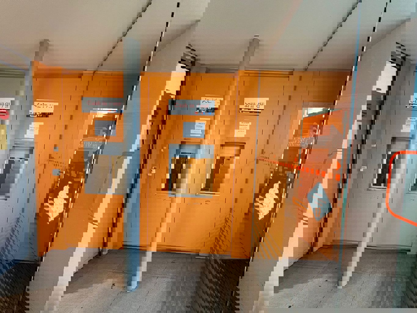 TE KOOP - KANTOREN/COMMERCIELE HANDELSRUIMTE - BRUGGE