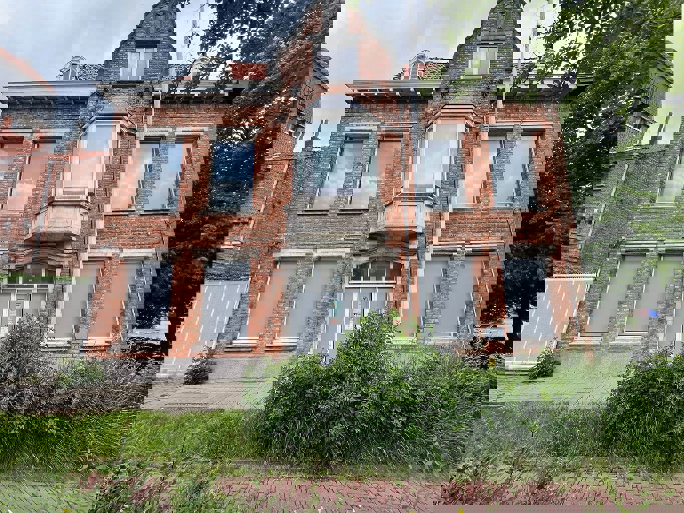 TE KOOP - KANTOREN/COMMERCIELE HANDELSRUIMTE - BRUGGE