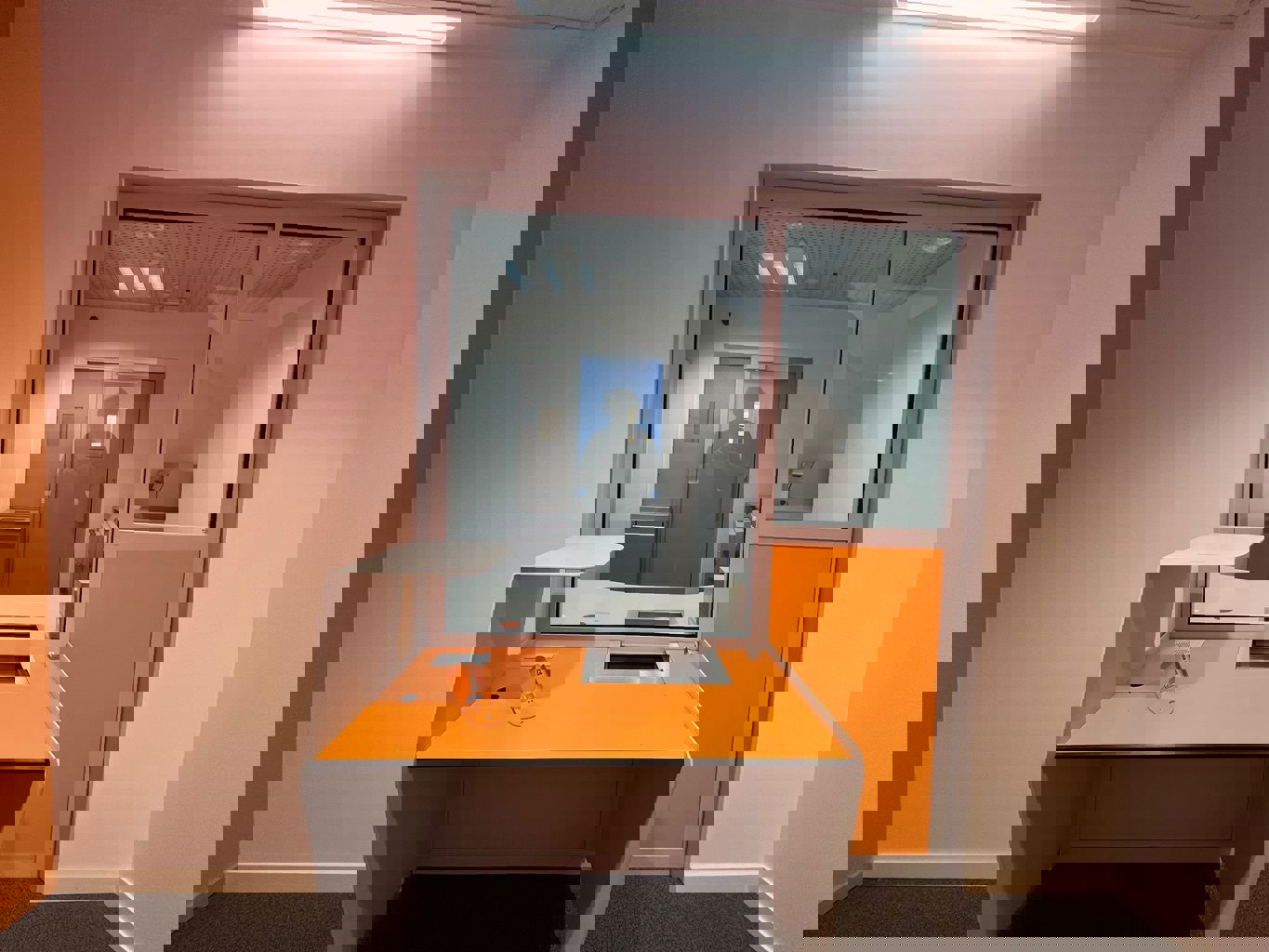 TE KOOP - KANTOREN/COMMERCIELE HANDELSRUIMTE - BRUGGE