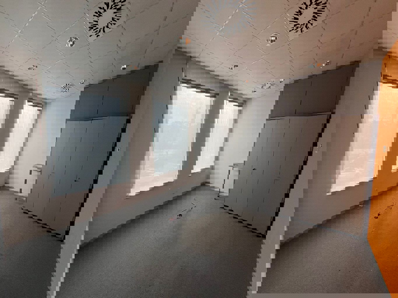 TE KOOP - KANTOREN/COMMERCIELE HANDELSRUIMTE - BRUGGE