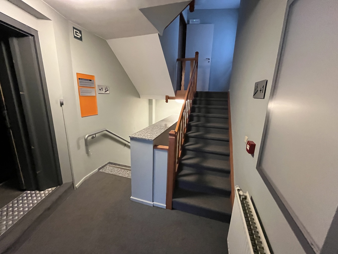 A VENDRE - BUREAUX / ESPACE COMMERCIAL - BOUILLON