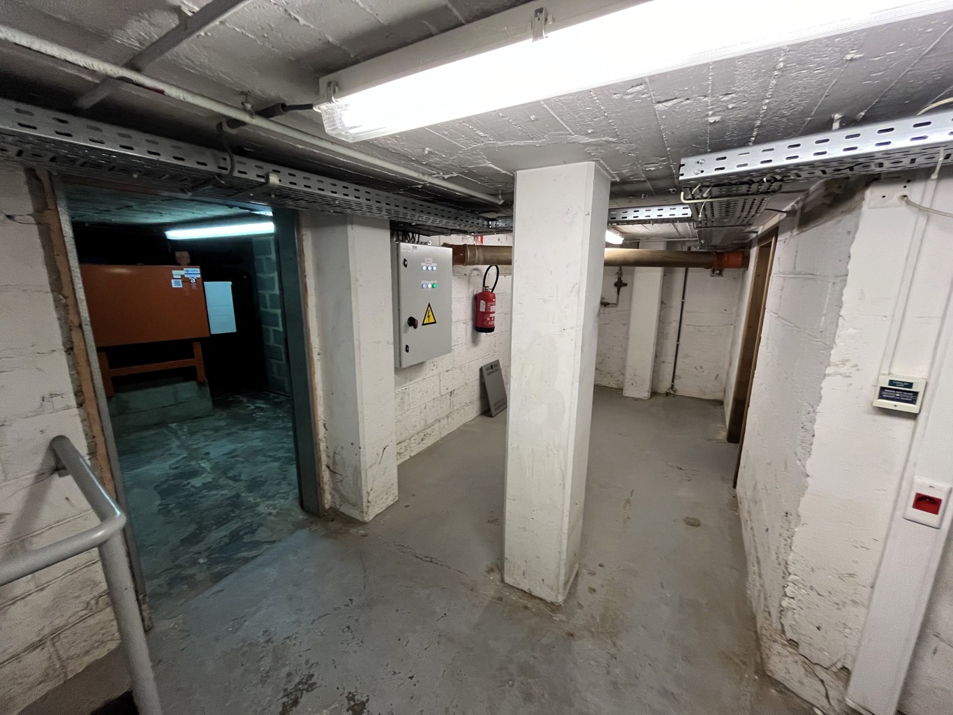 A VENDRE - BUREAUX / ESPACE COMMERCIAL - BOUILLON