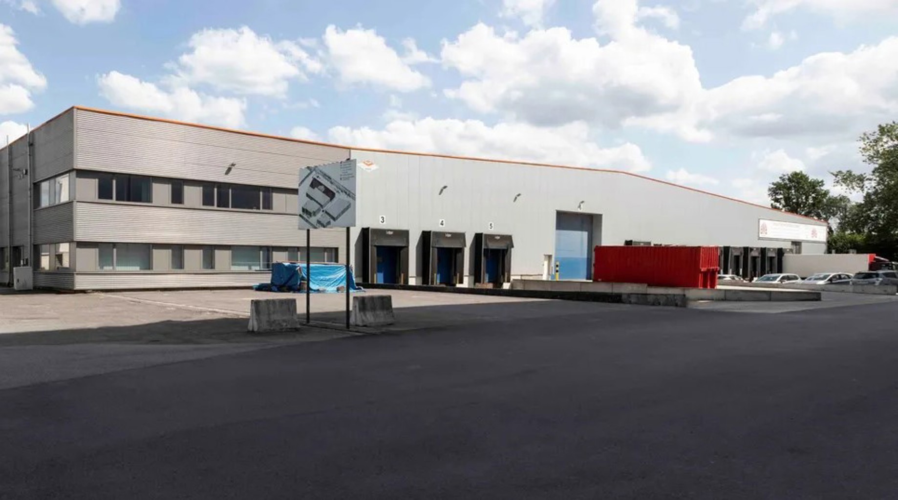 FOR RENT WAREHOUSE LONDERZEEL