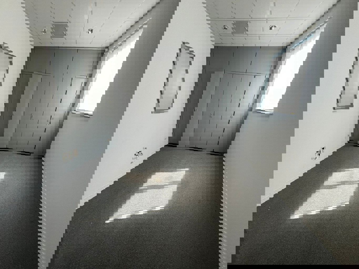 A VENDRE-BUREAU/ESPACE-COMMERCIAL-LEDE