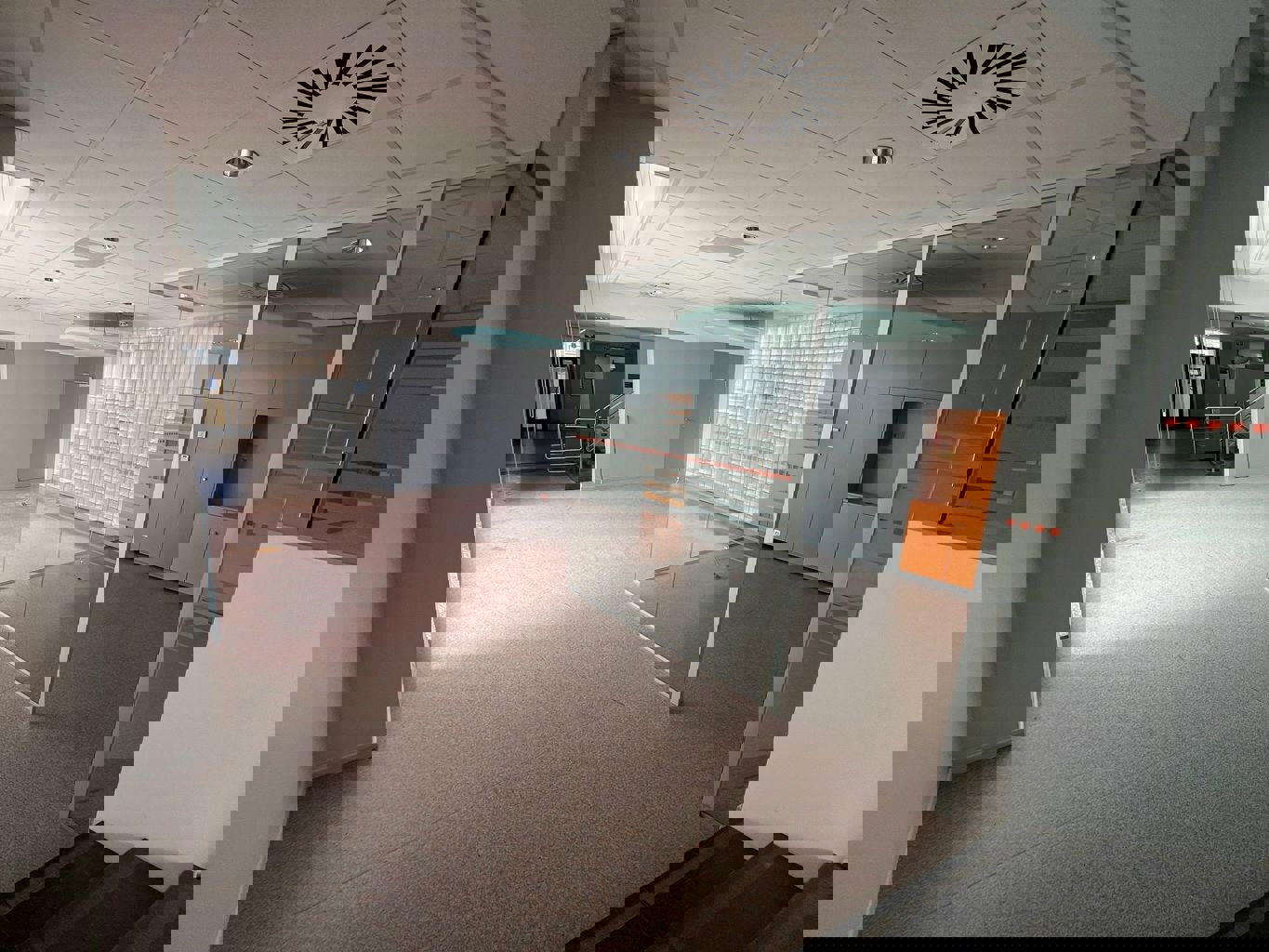 A VENDRE-BUREAU/ESPACE-COMMERCIAL-LEDE