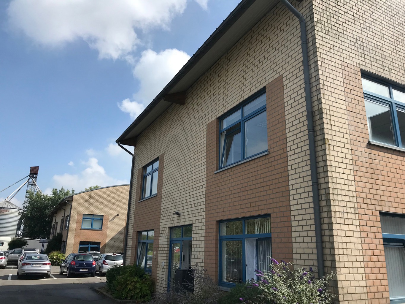 A LOUER - NIVELLES - BUREAUX