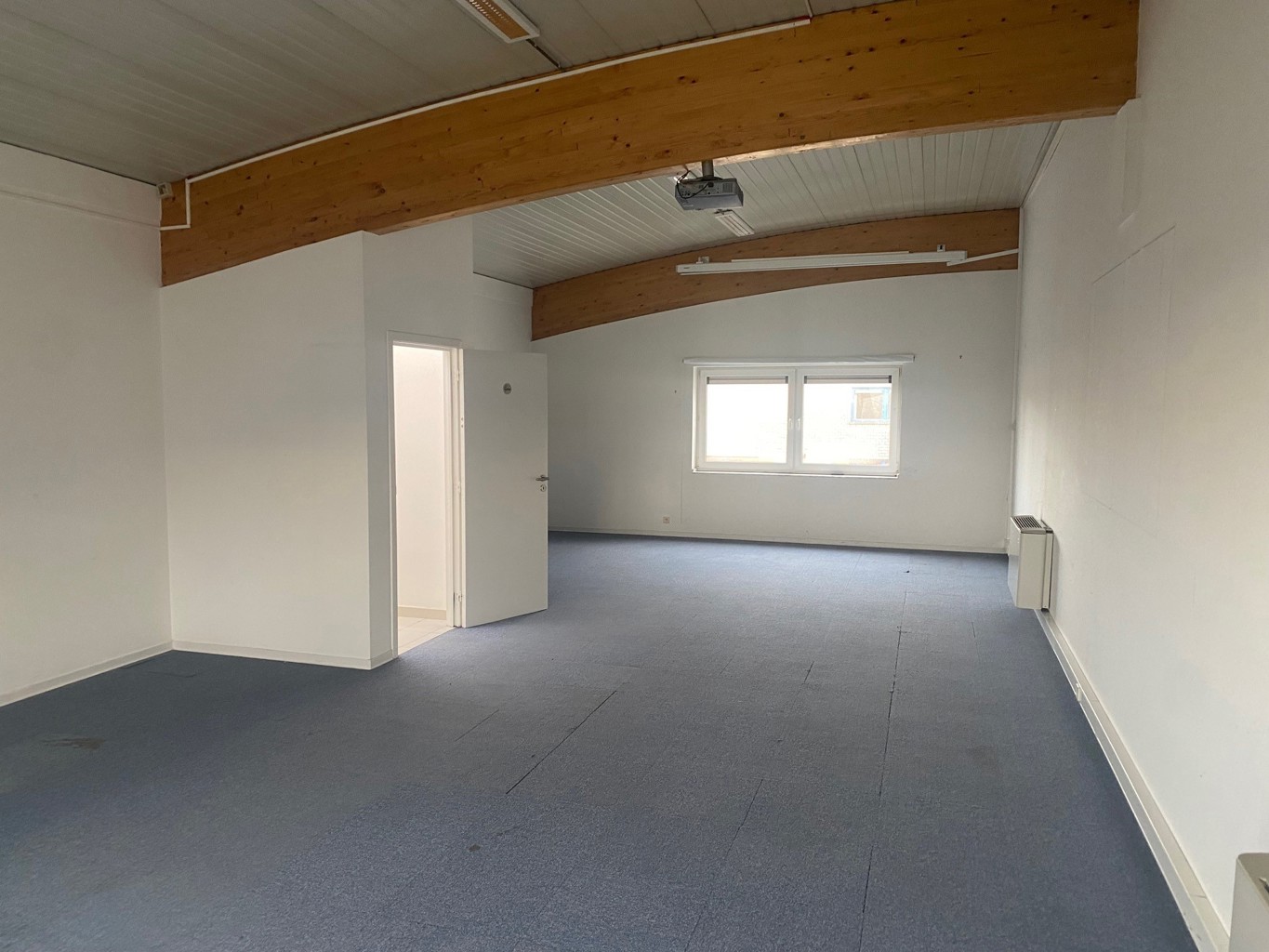 A LOUER - NIVELLES - BUREAUX