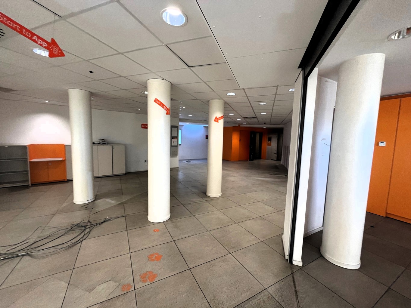 A VENDRE - BUREAUX / ESPACE COMMERCIAL - MORLANWELZ