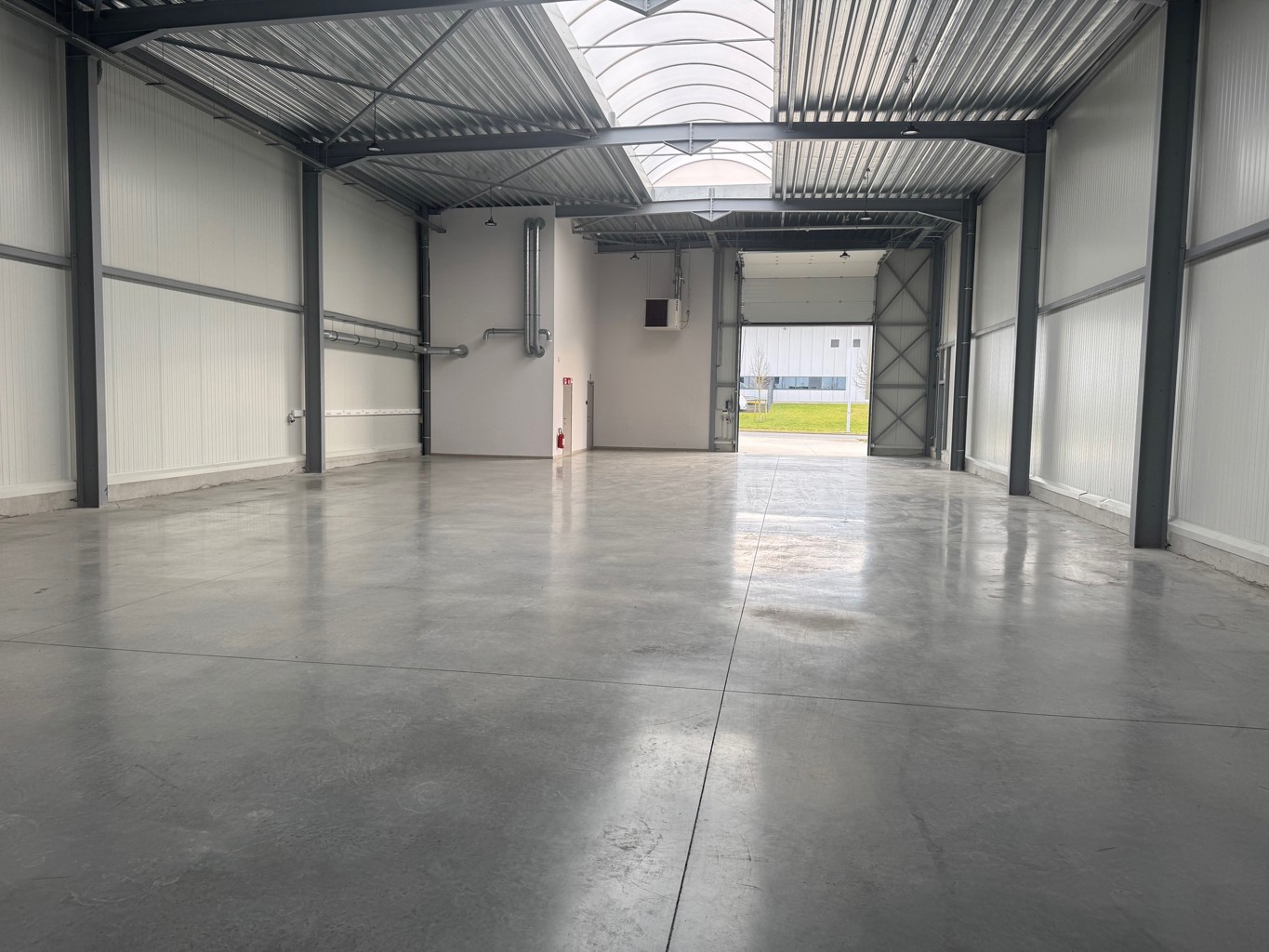 Industrieel gebouw te huur <br> 1400 - Nivelles