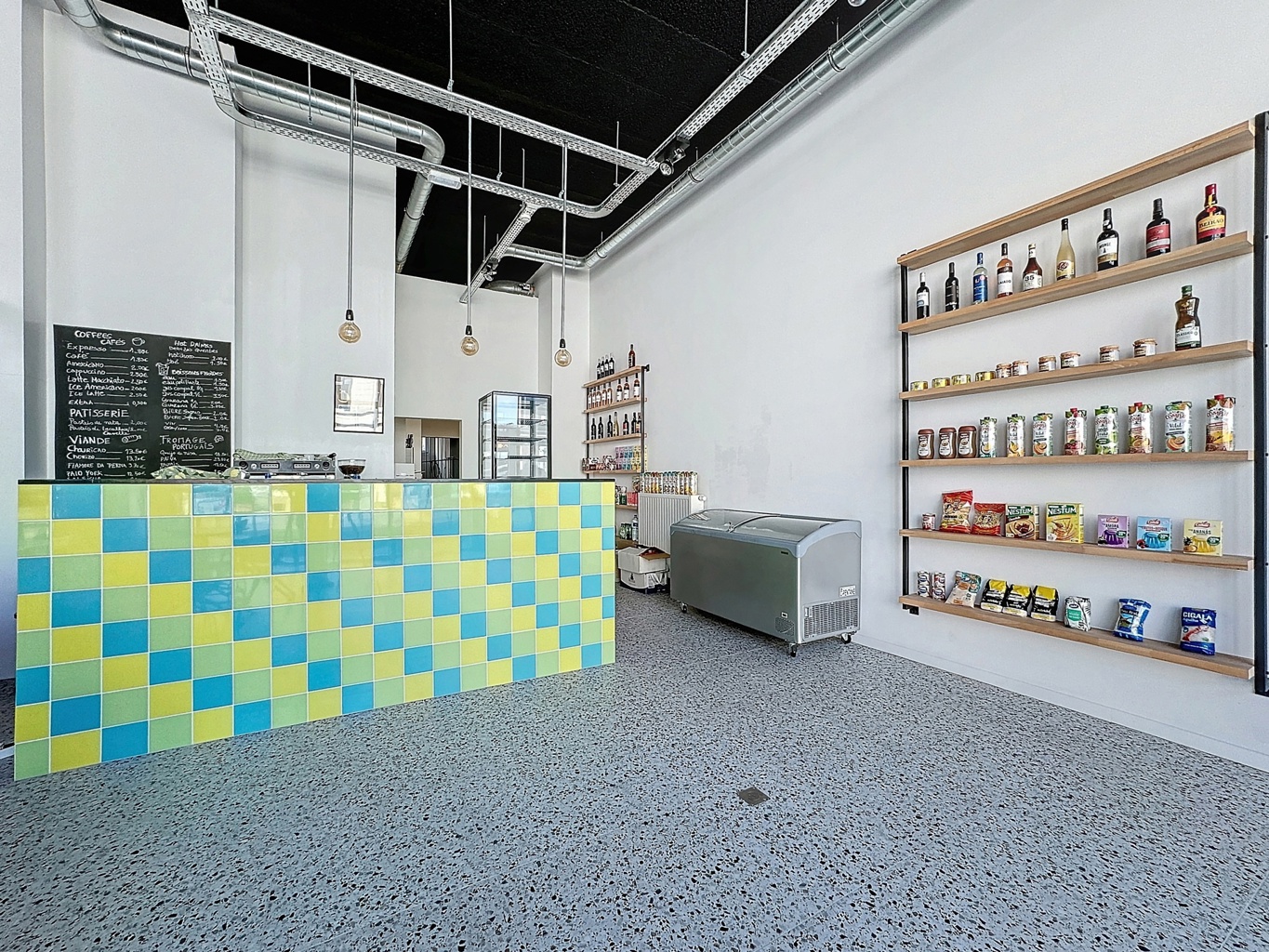 A LOUER - COMMERCE - FOREST