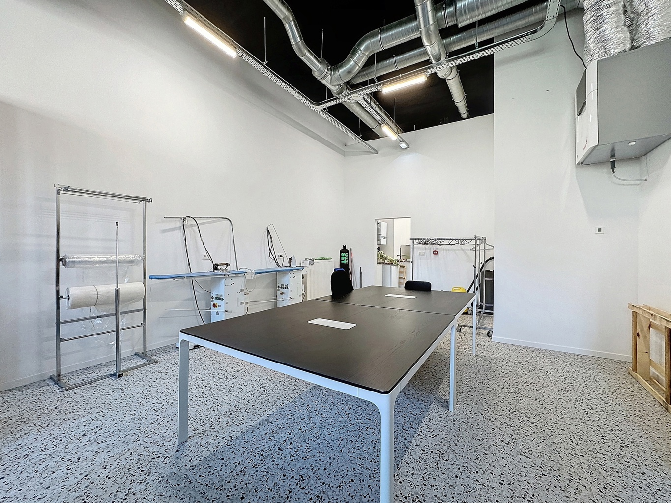 A LOUER - COMMERCE - FOREST