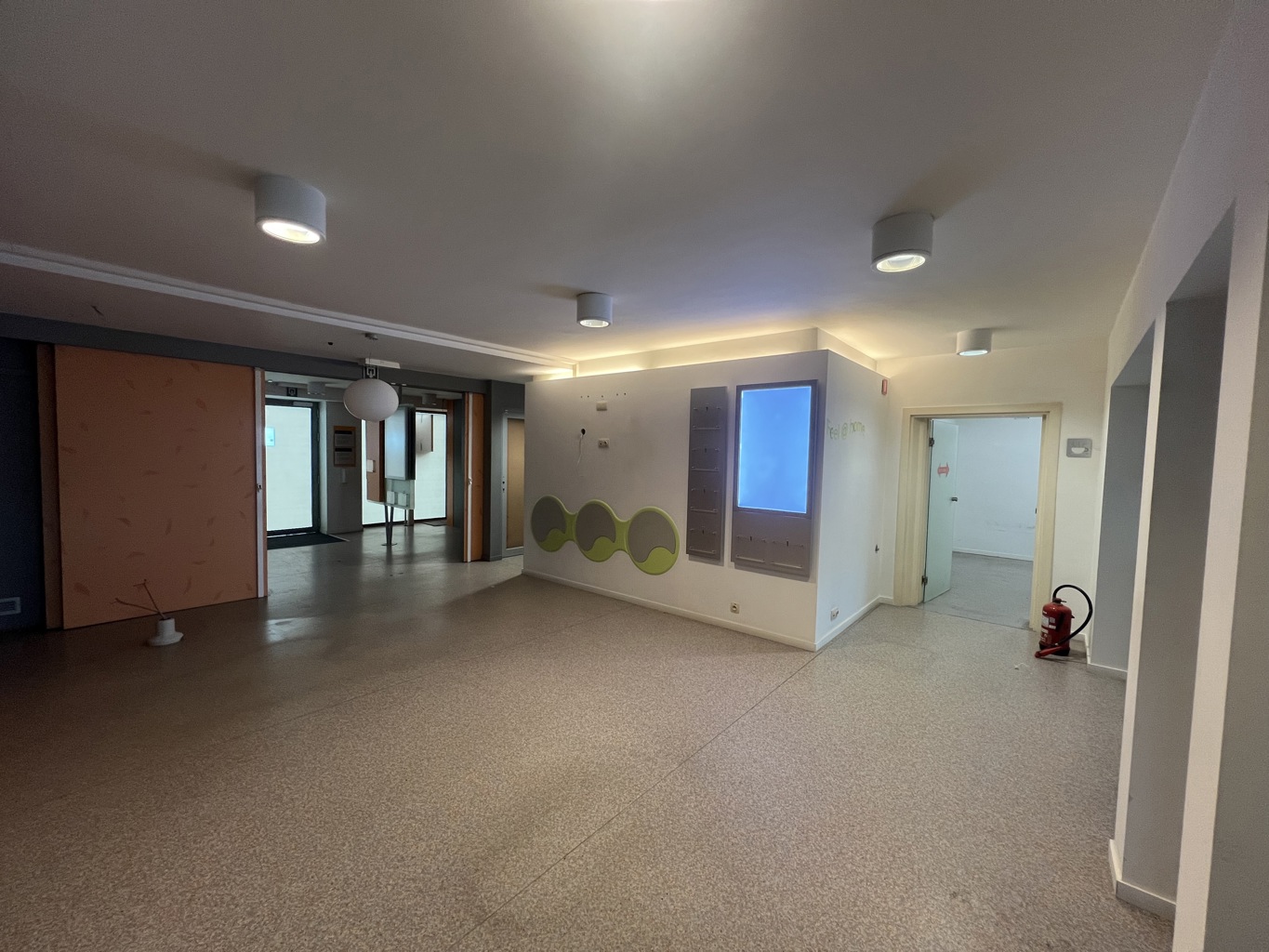 TE KOOP - KANTOREN / COMMERCIELE HANDELSRUIMTE - KORTEMARK