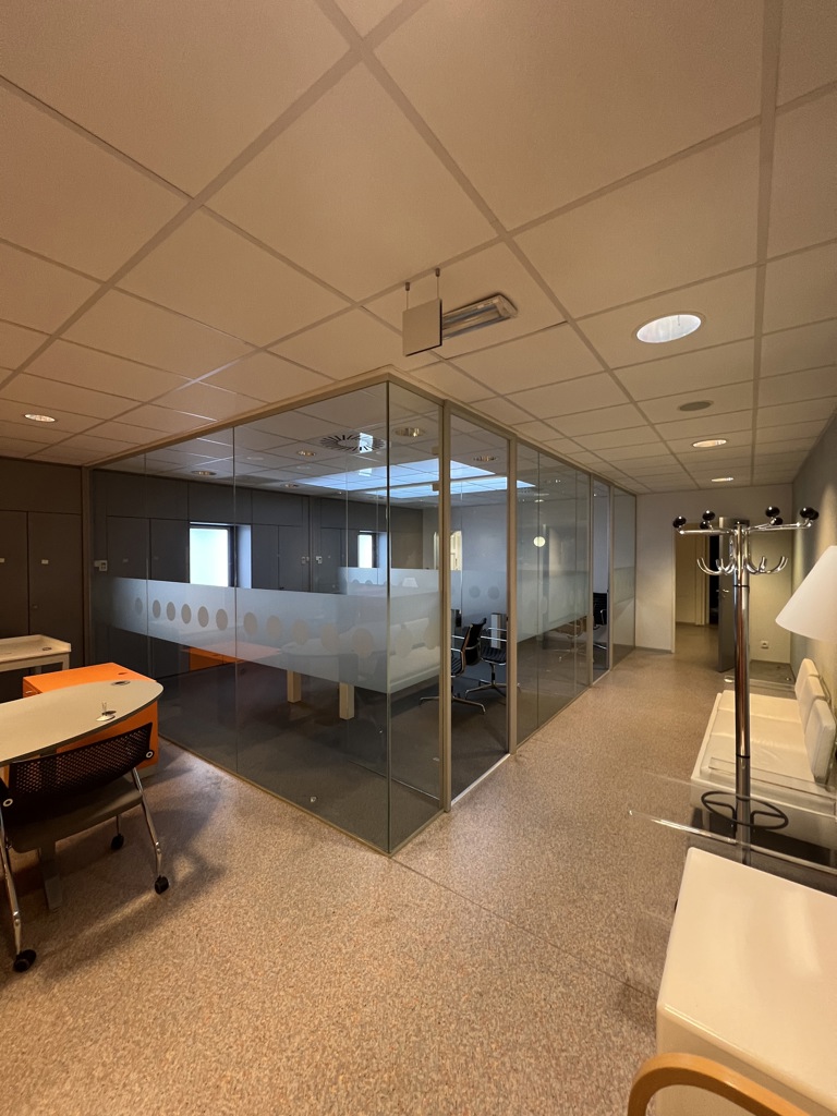 A VENDRE - BUREAUX / ESPACE COMMERCIAL - BOECHOUT