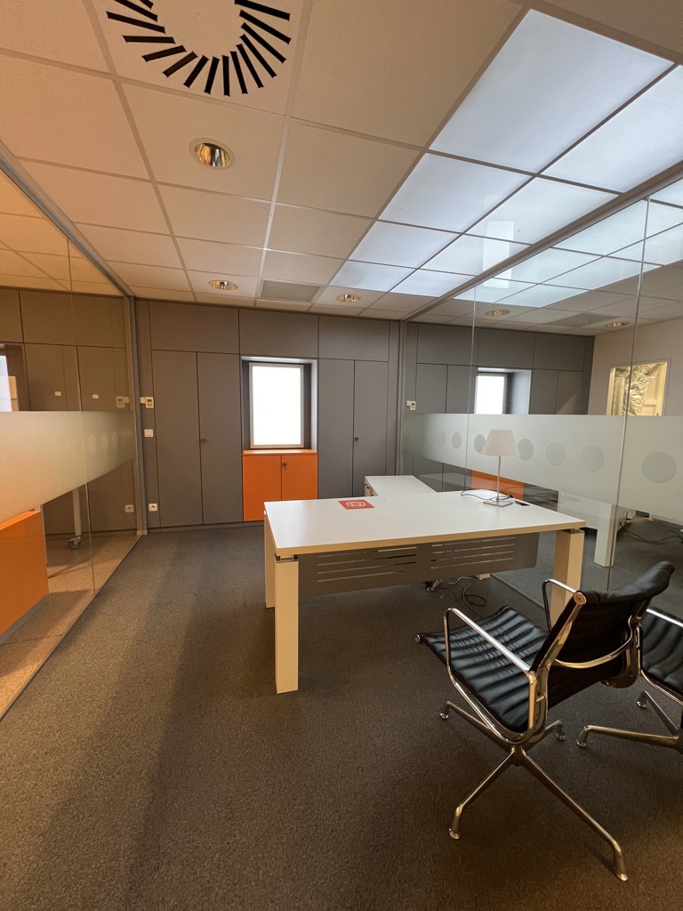A VENDRE - BUREAUX / ESPACE COMMERCIAL - BOECHOUT