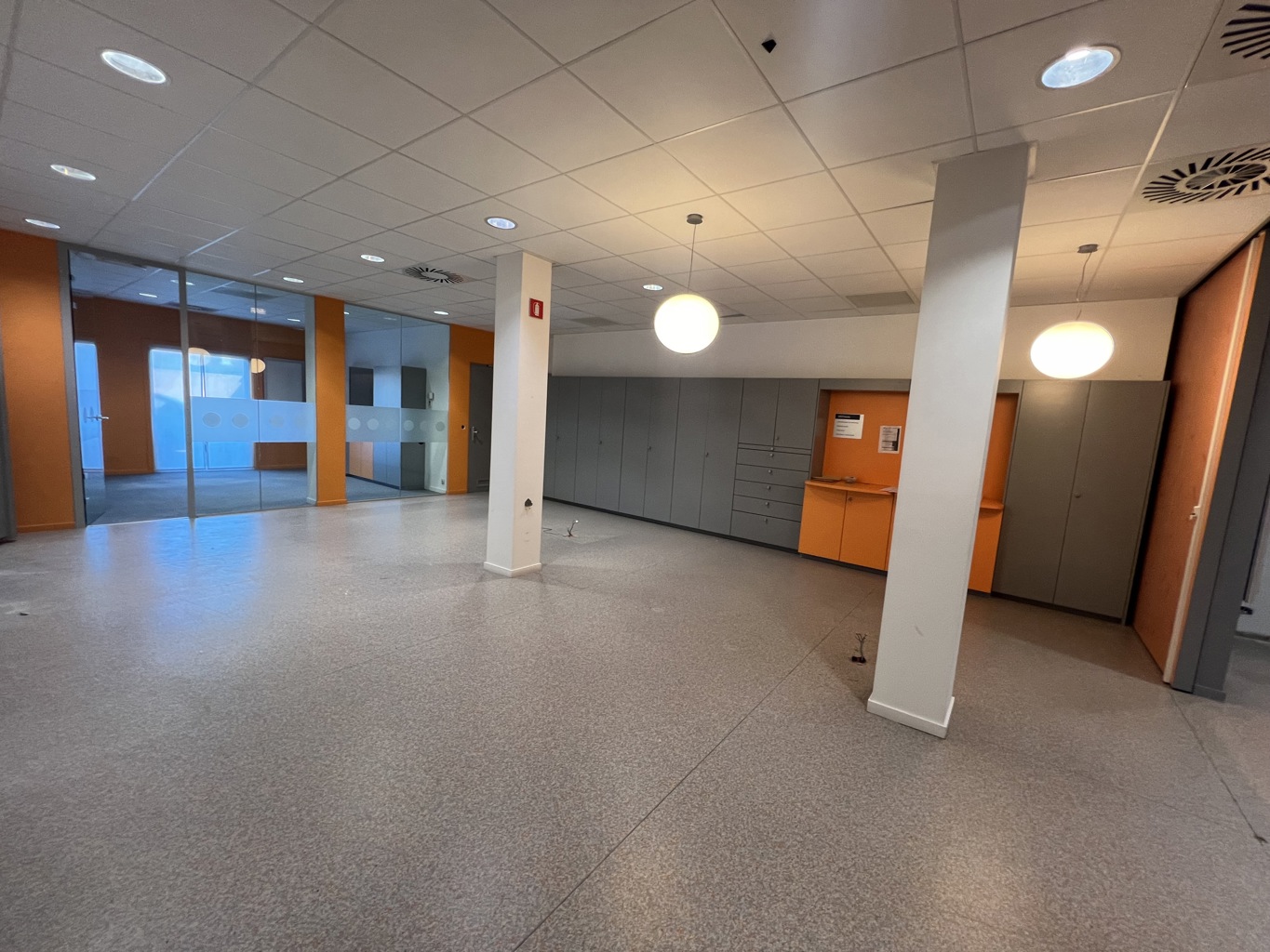 FOR SALE - COMMERCIAL SPACE - LENDELEDE