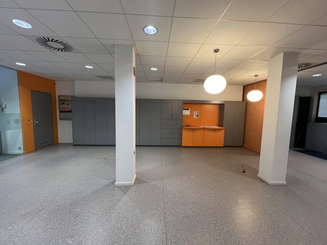 FOR SALE - COMMERCIAL SPACE - LENDELEDE