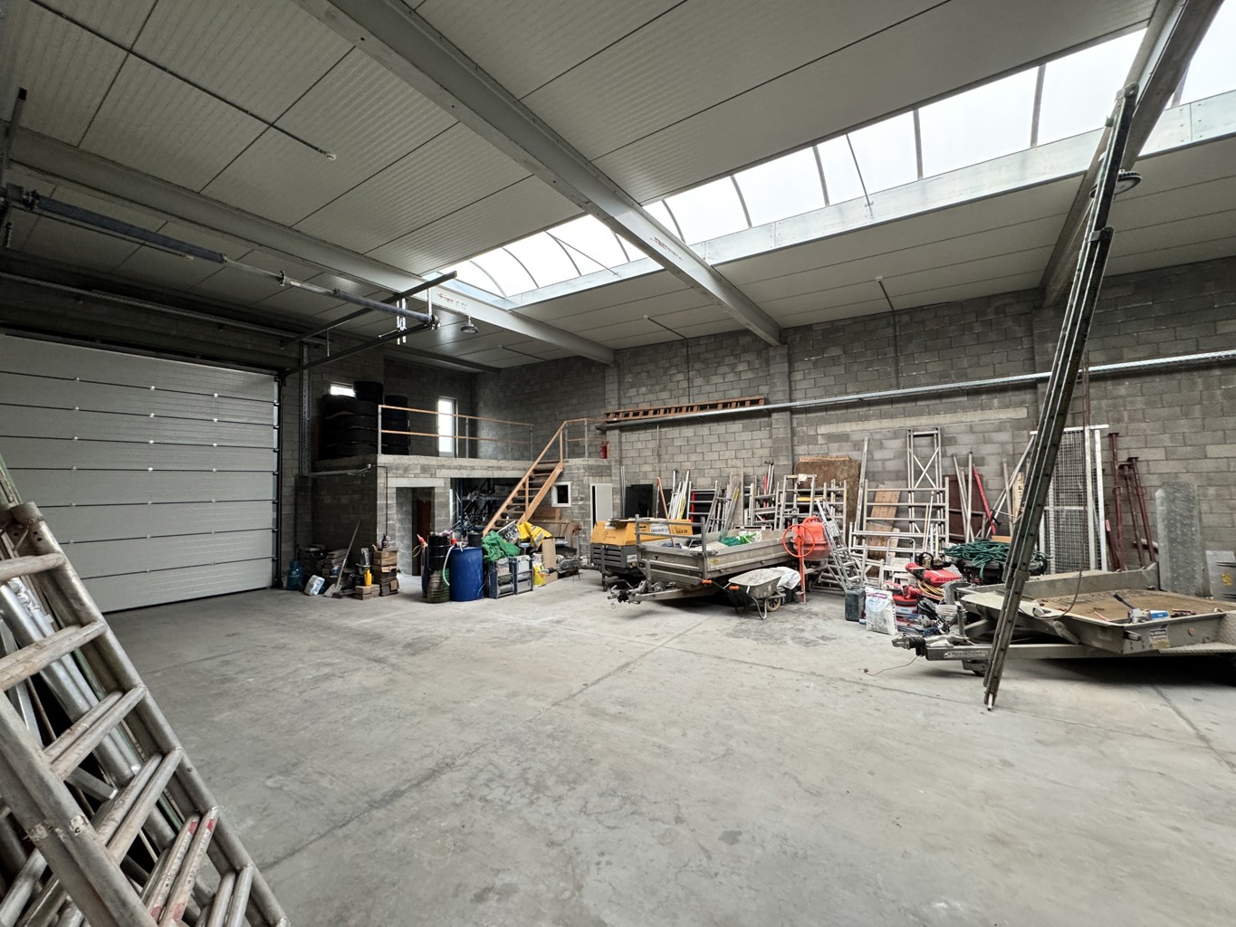 TE KOOP - Grâce-Hollogne - Semi-industriële halls 